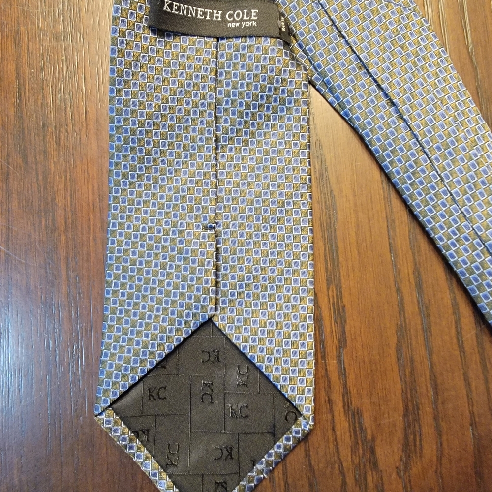 Kenneth Cole tie - Picture 3 of 5